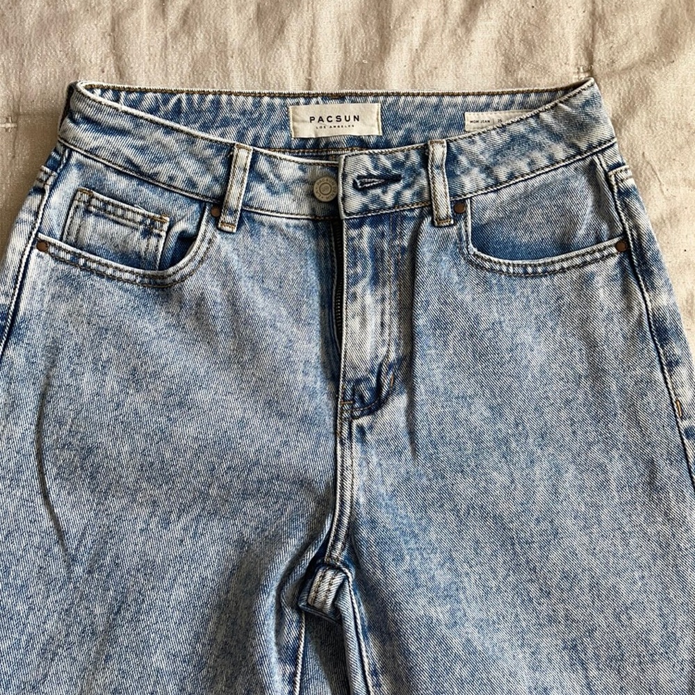 PacSun Mom style jeans light wash- size 25